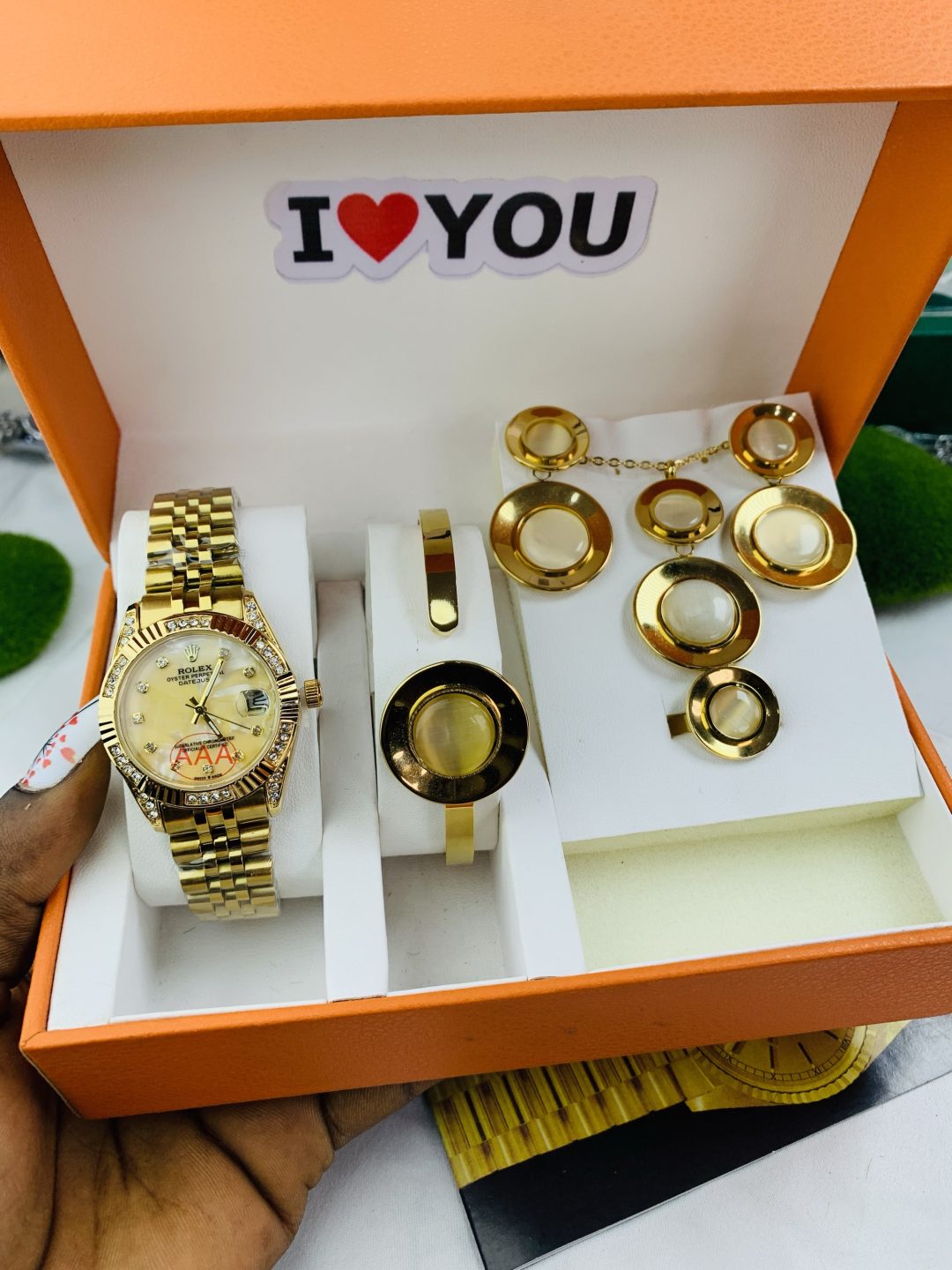 Rolex oyster gold stoned face comes with big paper box - Image 2
