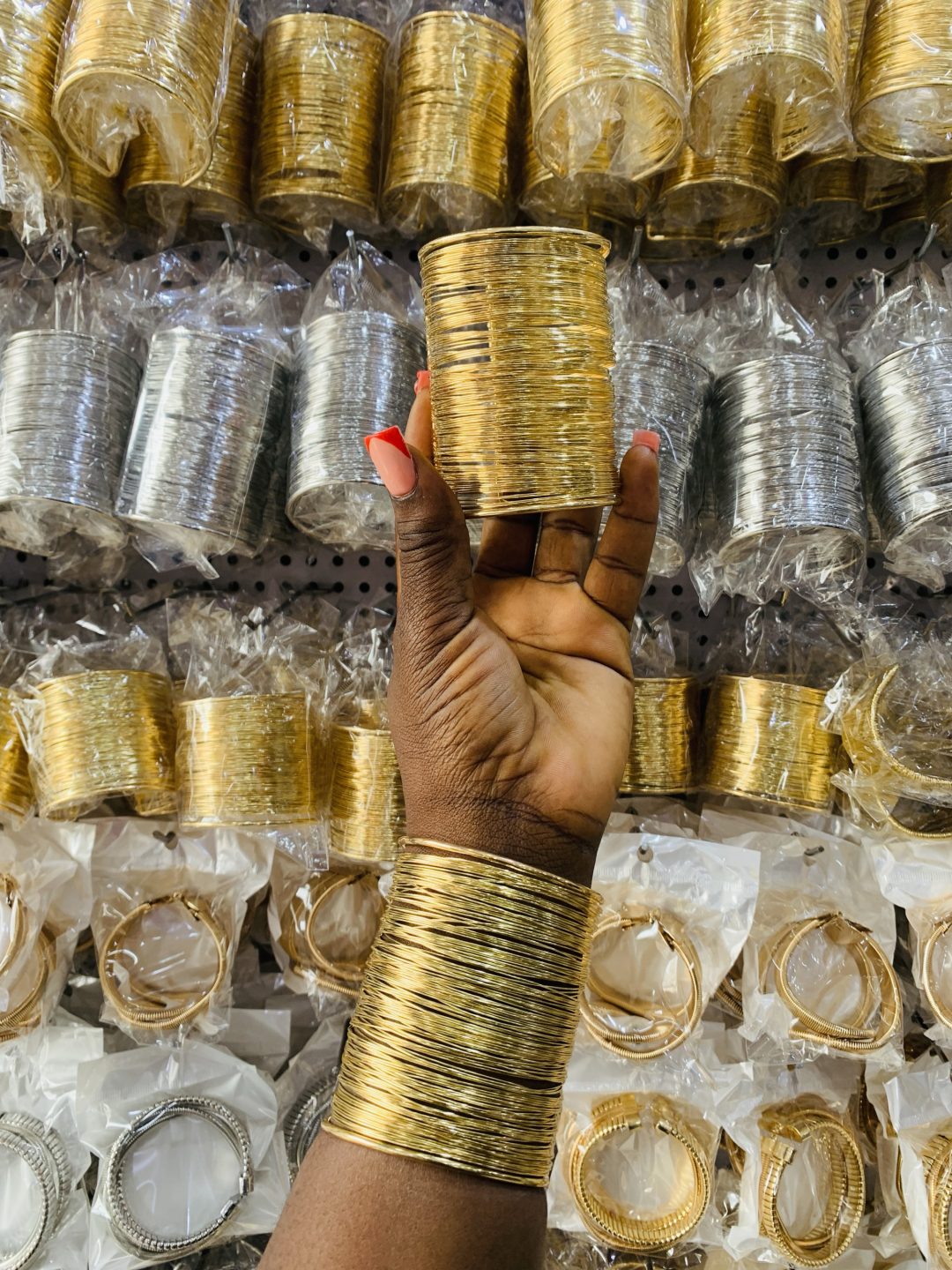 Dona medium gold bracelet - Image 2