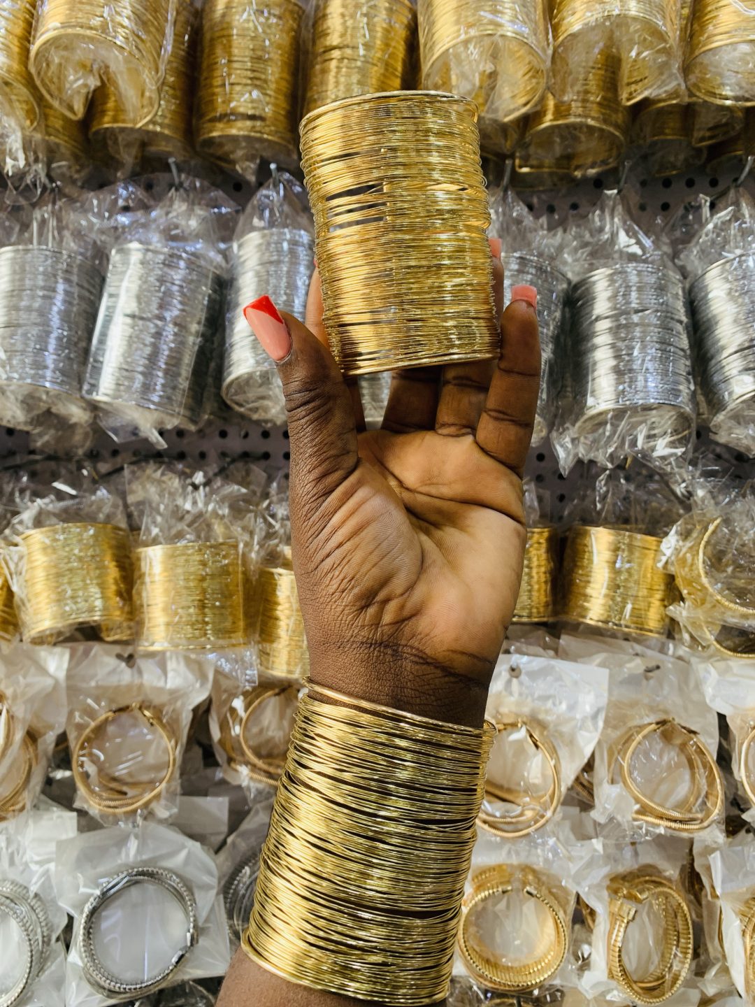 Dona medium gold bracelet - Image 4