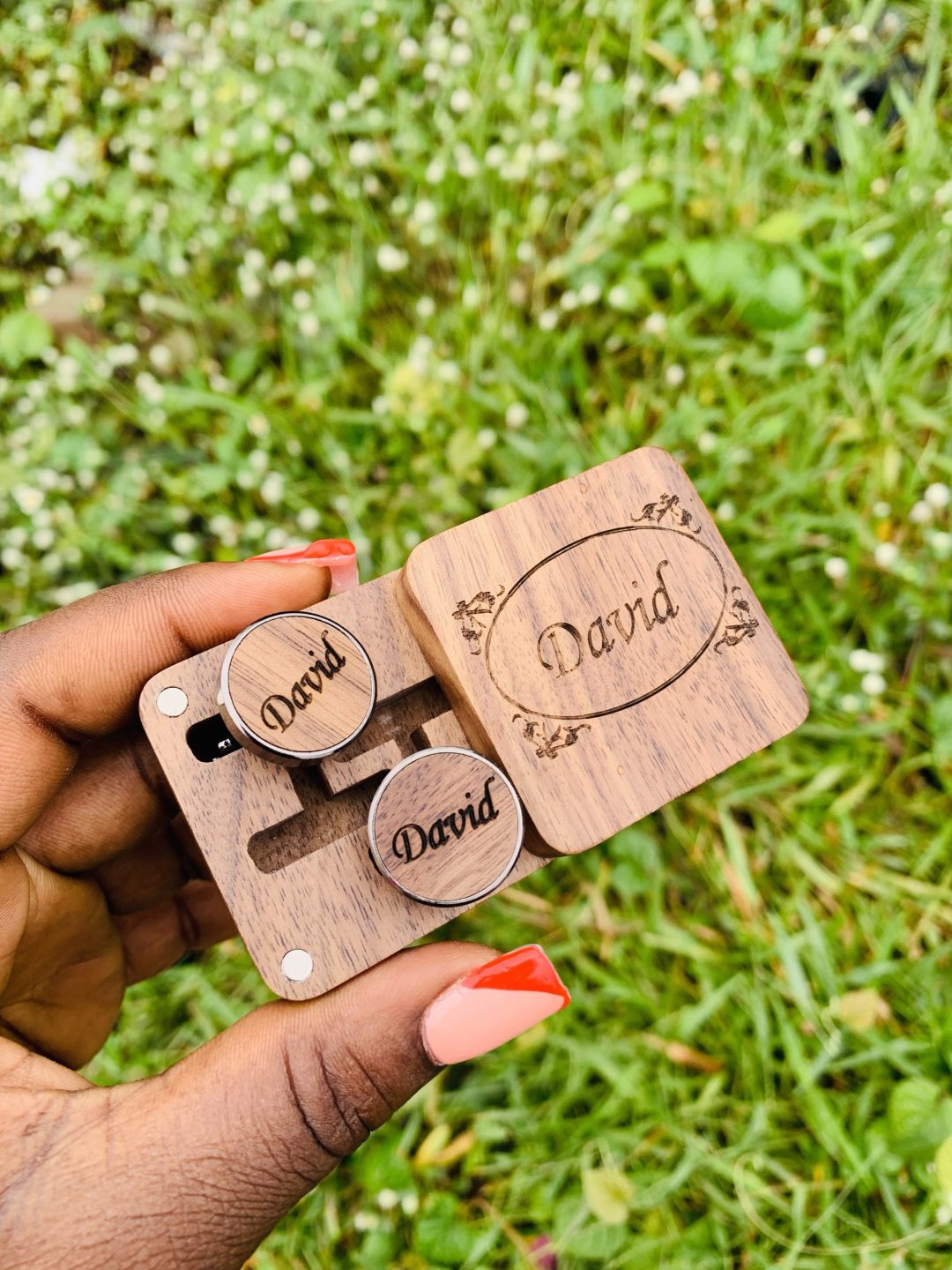 Engraved wooden cuff links with exact box! - Image 4