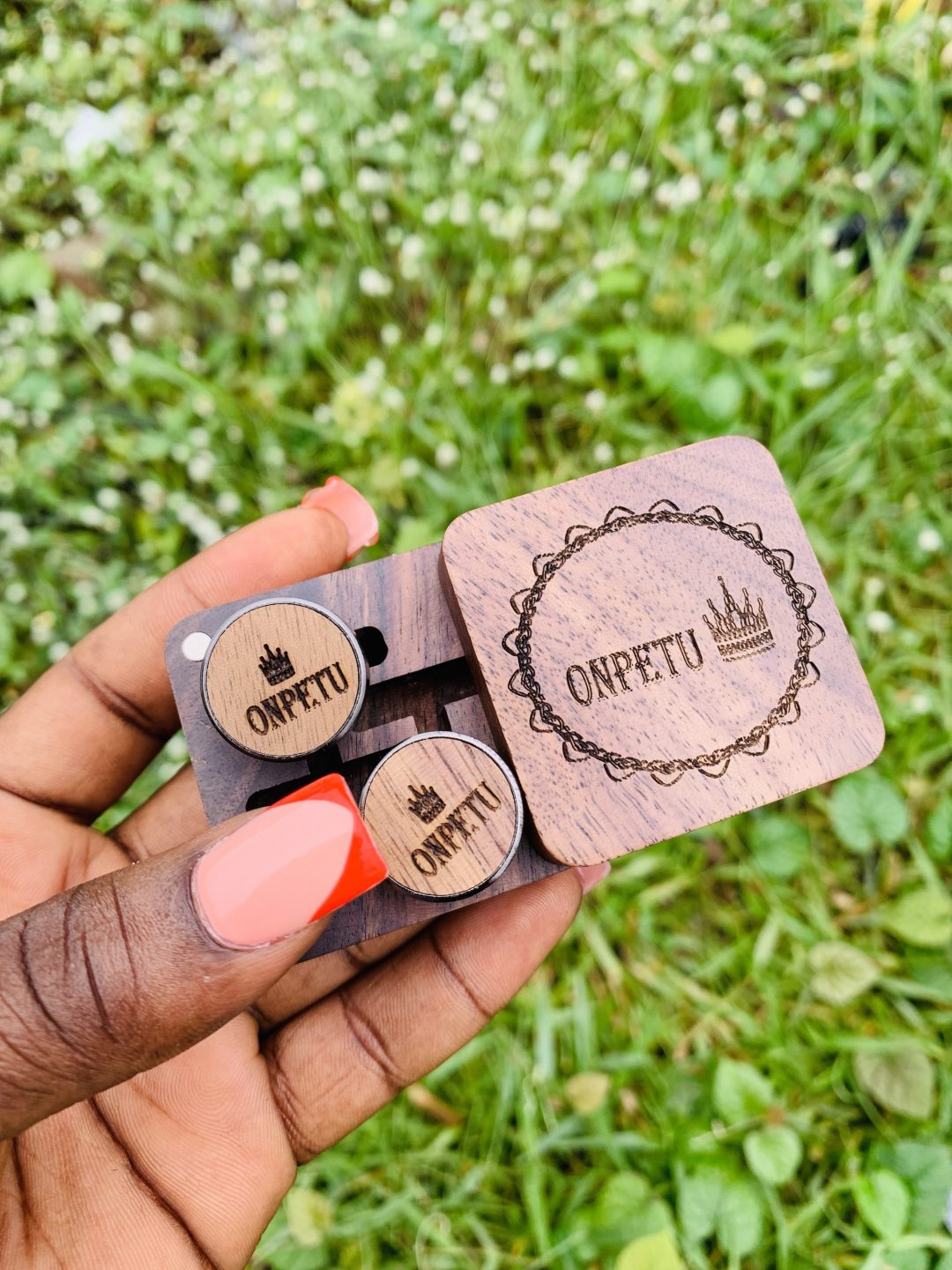 Engraved wooden cuff links with exact box! - Image 5