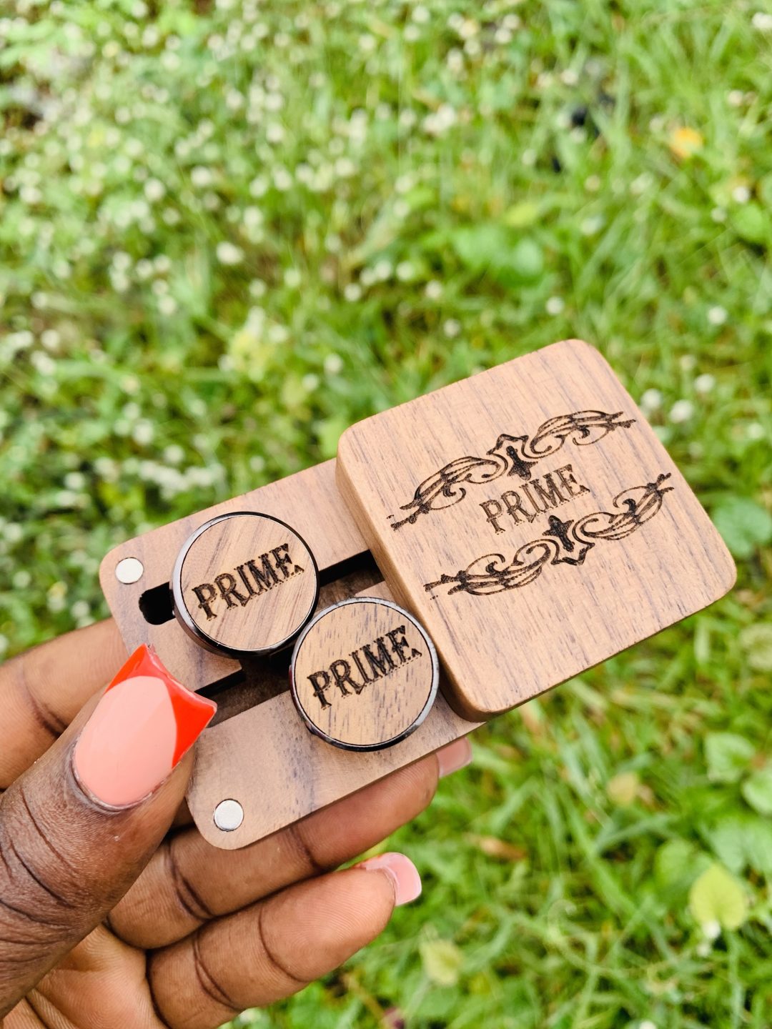 Engraved wooden cuff links with exact box! - Image 2