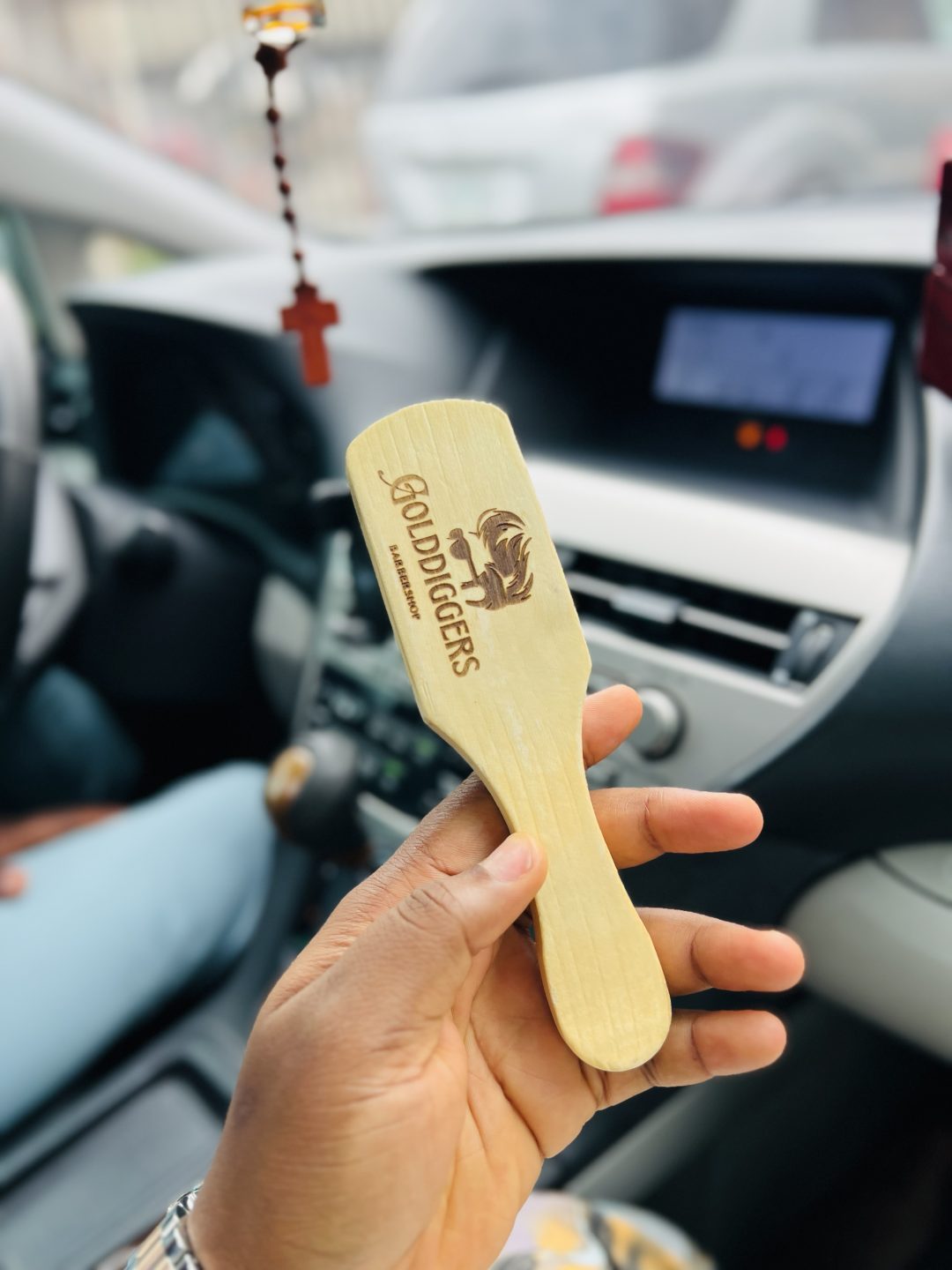 Engraved wooden beards/hair brush - Image 4