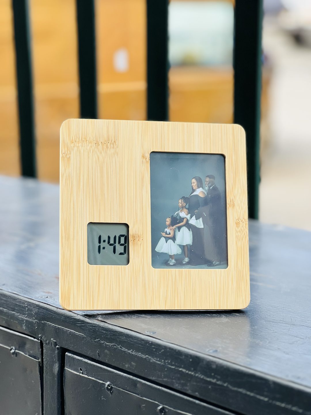 Engraved picture clock table stand - Image 2