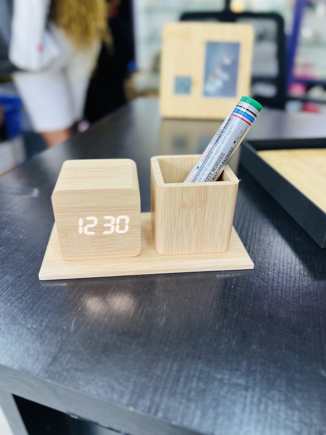 Engraved clock table pen holder - Image 6