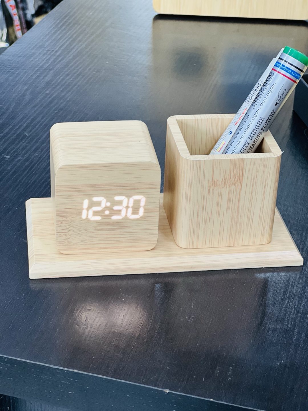 Engraved clock table pen holder - Image 2