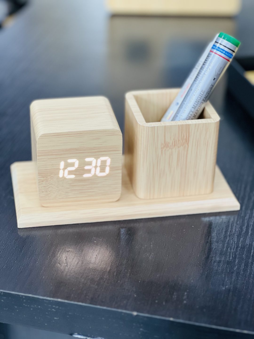 Engraved clock table pen holder - Image 4