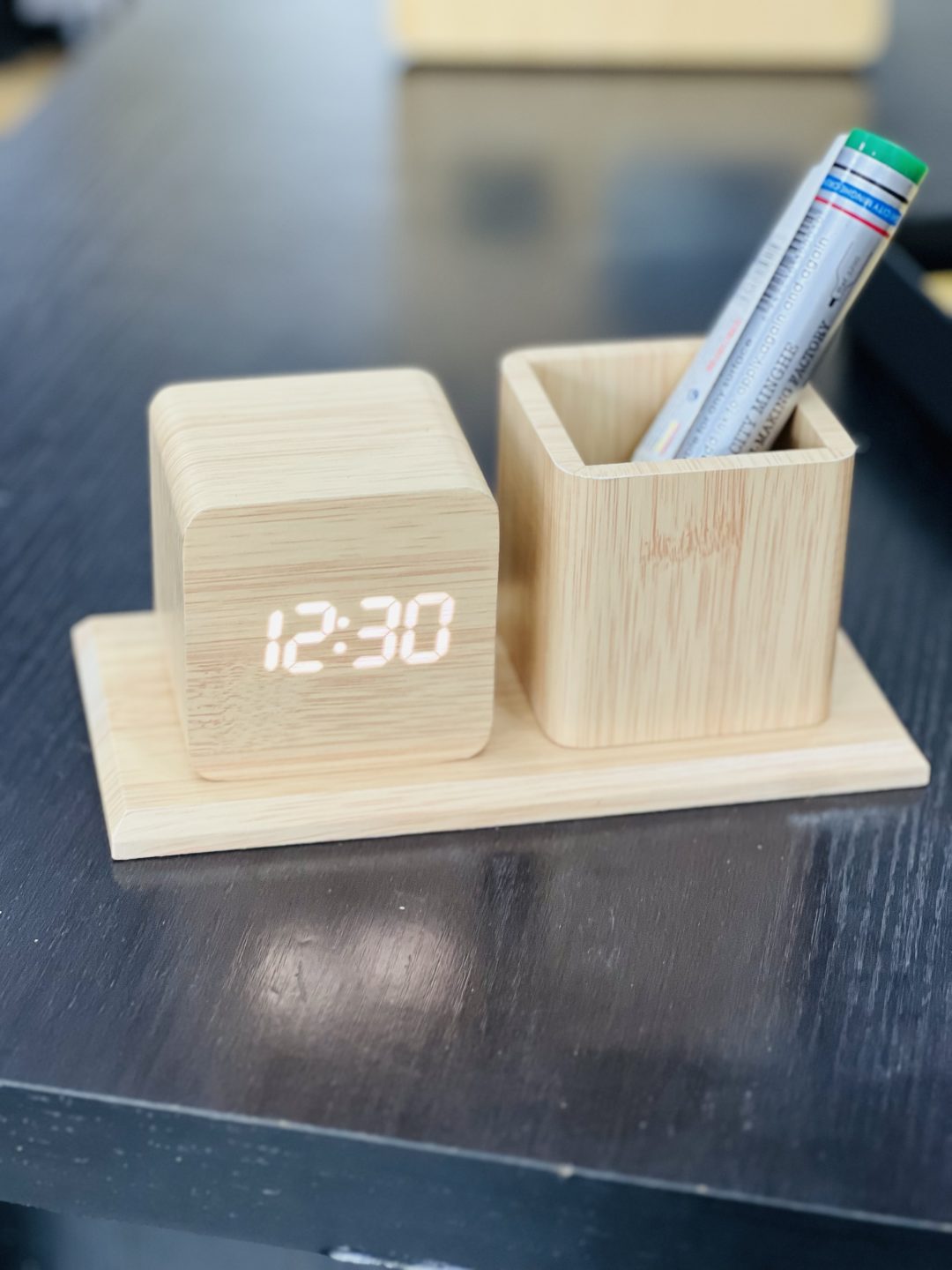 Engraved clock table pen holder - Image 7