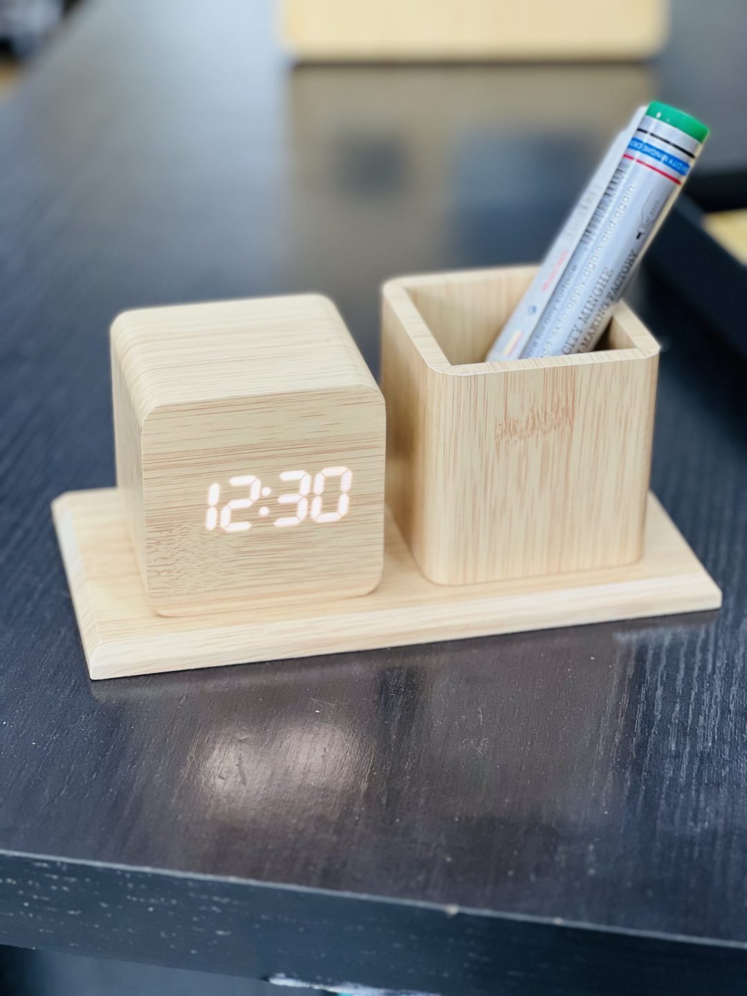 Engraved clock table pen holder - Image 3