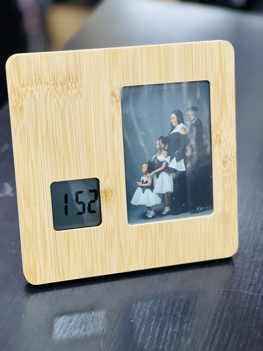 Engraved picture clock table stand - Image 8