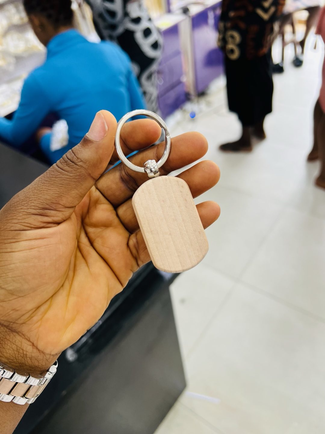 Engraved wooden key holder - Image 2