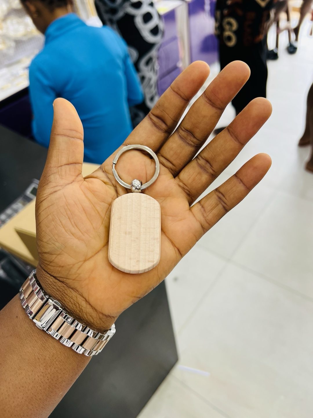 Engraved wooden key holder - Image 3