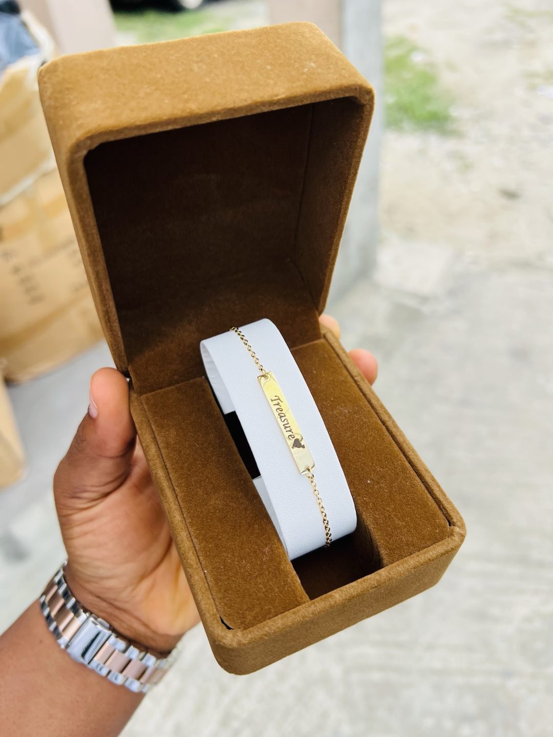 Engraved simple flat bracelet - Image 5