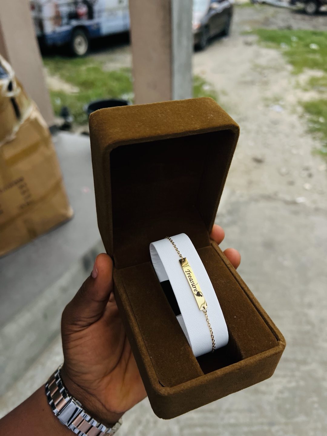Engraved simple flat bracelet - Image 4