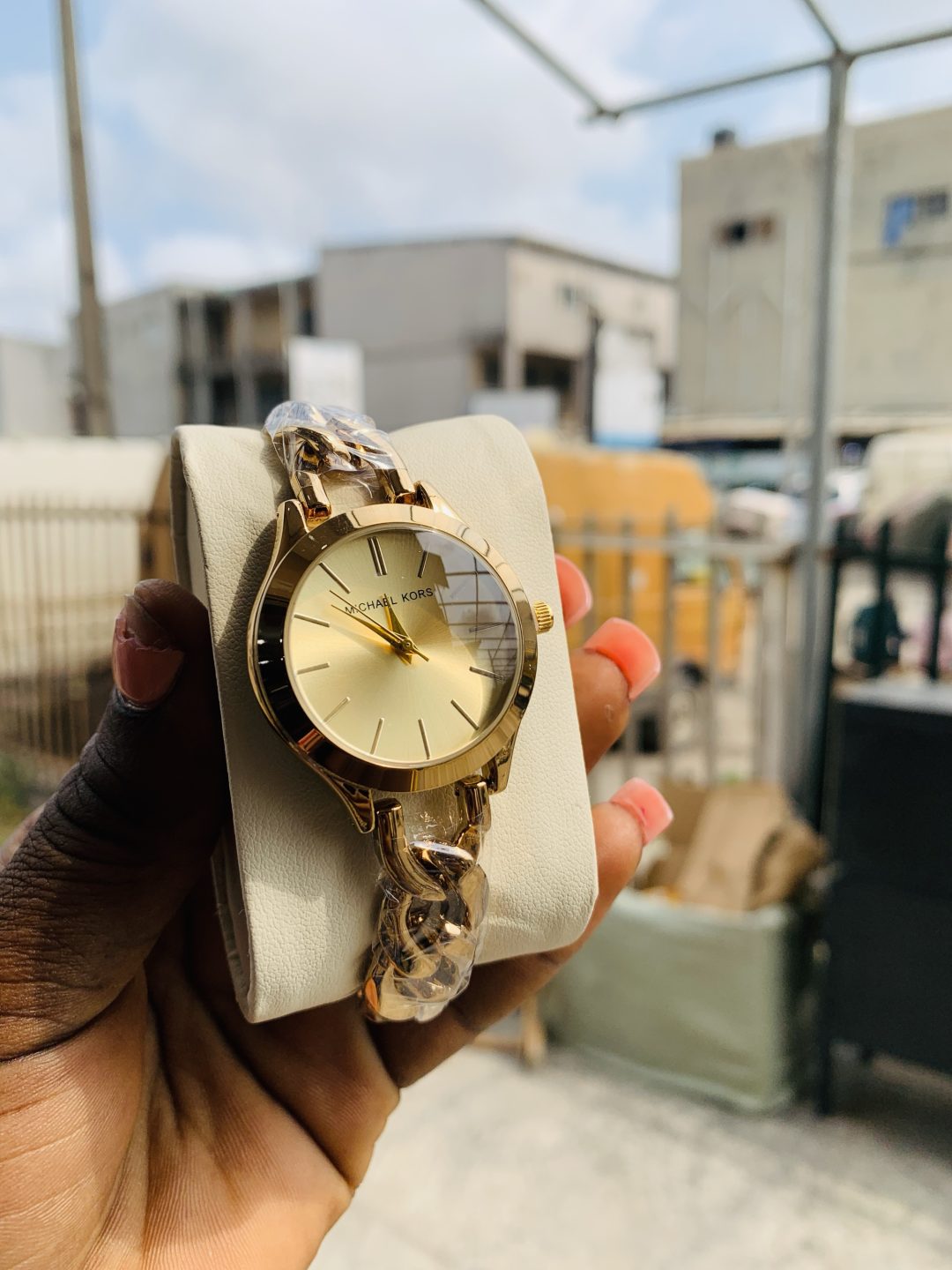 Micheal kors gold gold face - Image 3