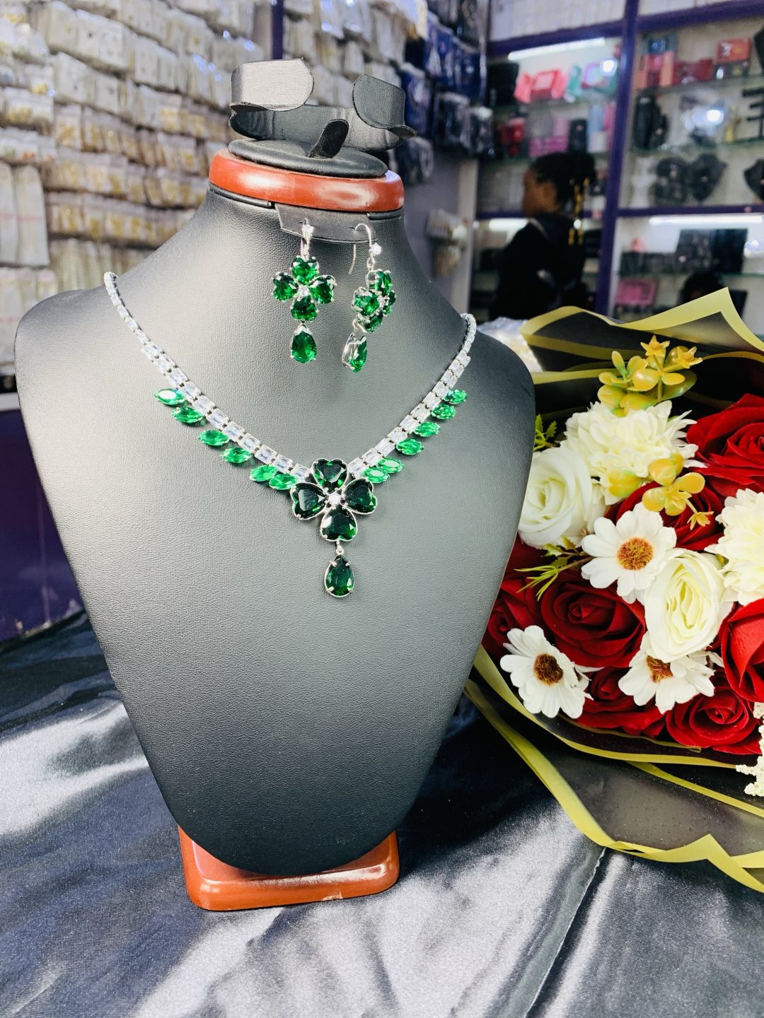 Bottle green stone fashion set 003 - Image 2