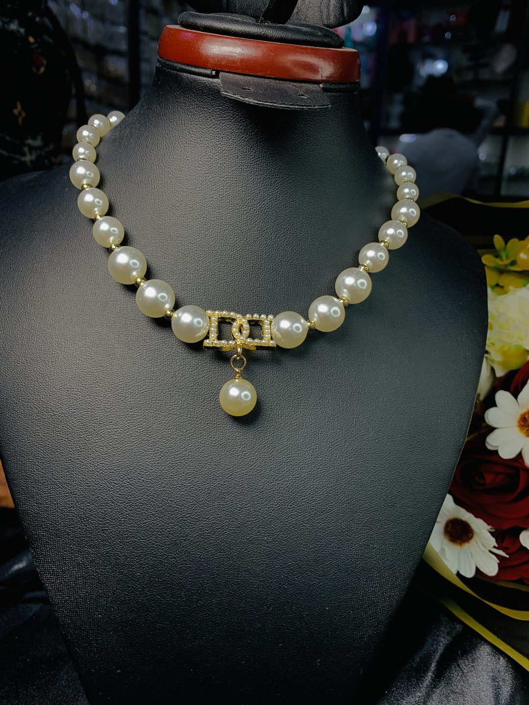 DG Pearl necklace
