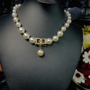 DG Pearl necklace