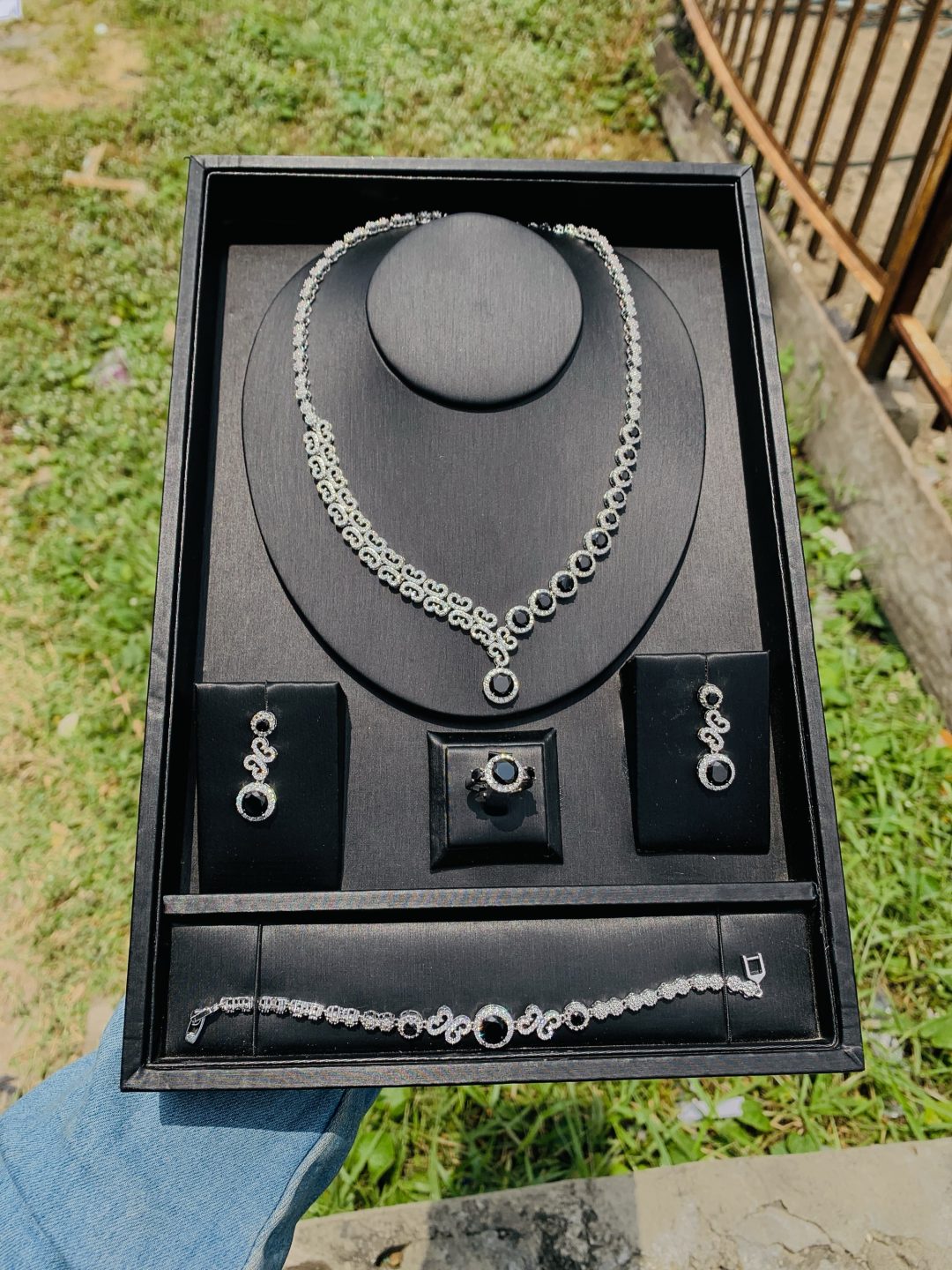 002 zirconia black stone bridal set - Image 3