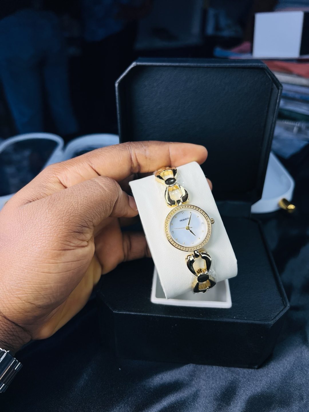 Rebirth gold circle watch - Image 2
