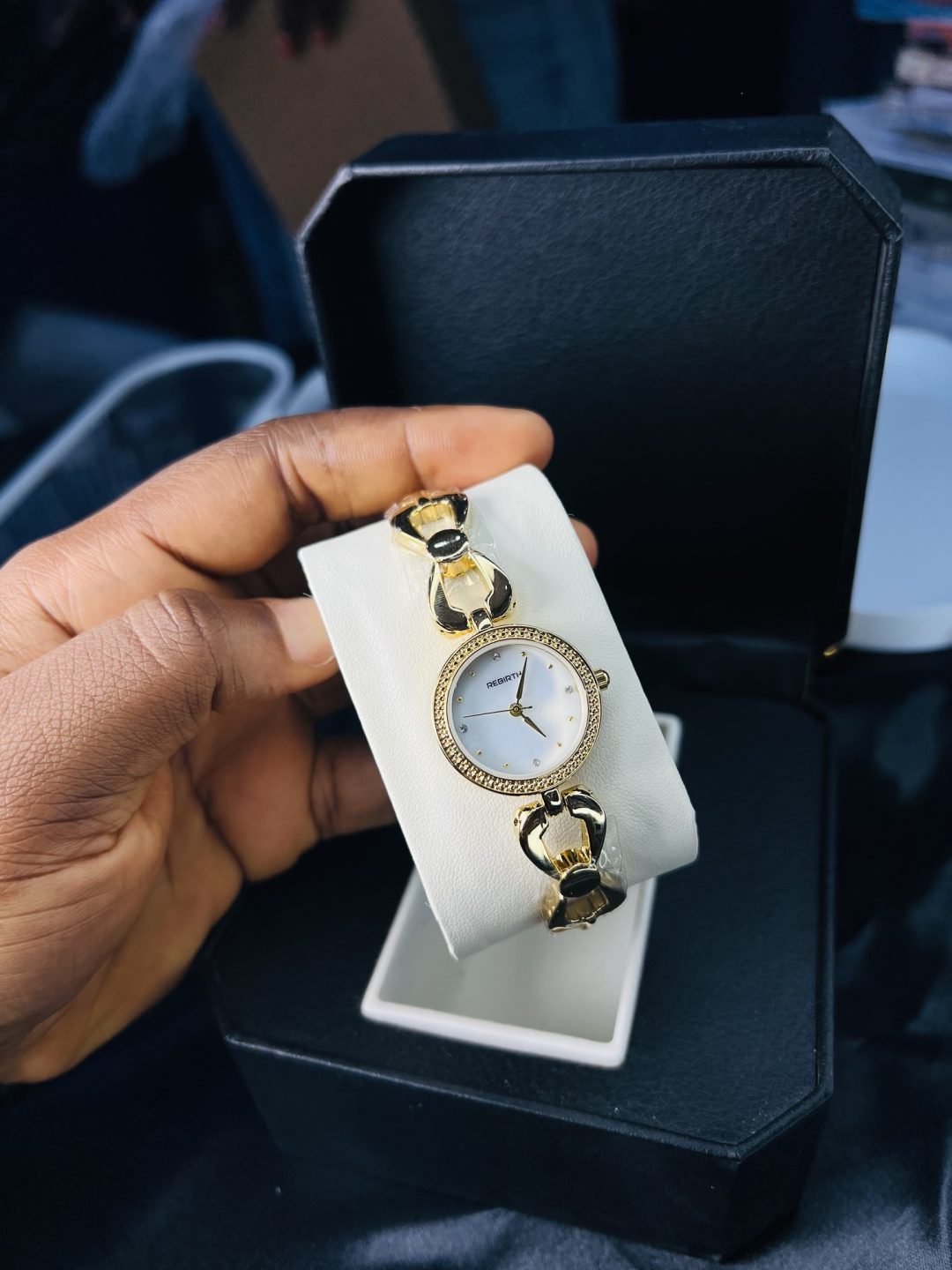 Rebirth gold circle watch