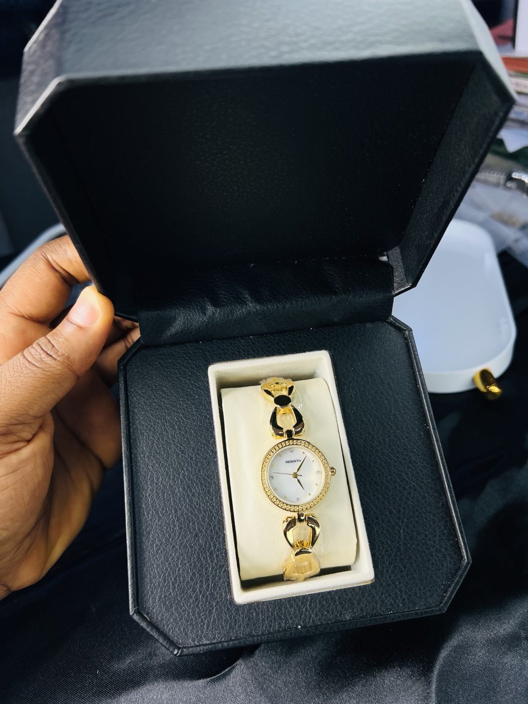 Rebirth gold circle watch - Image 6