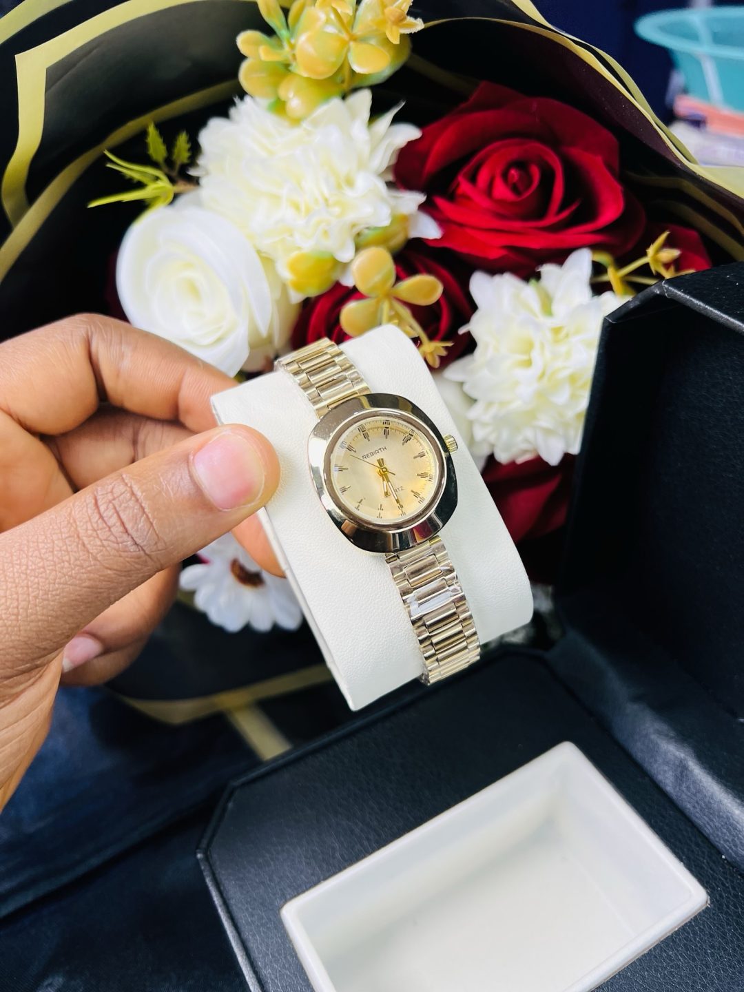 Rebirth gold oval face watch - Image 7