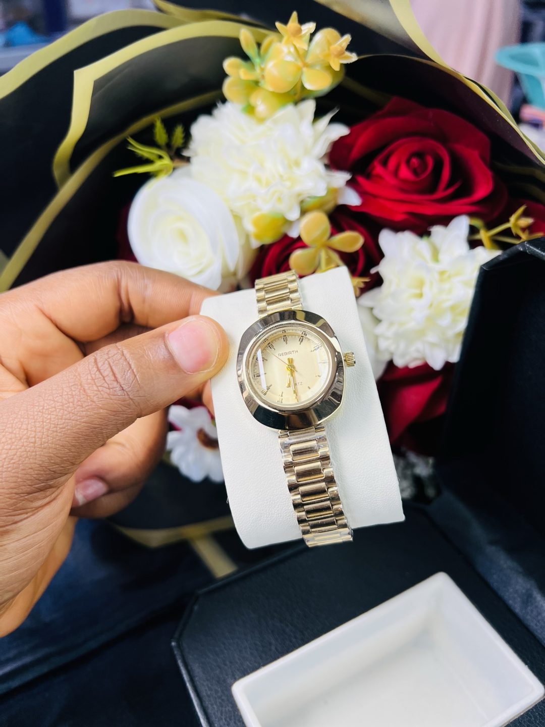 Rebirth gold oval face watch - Image 6