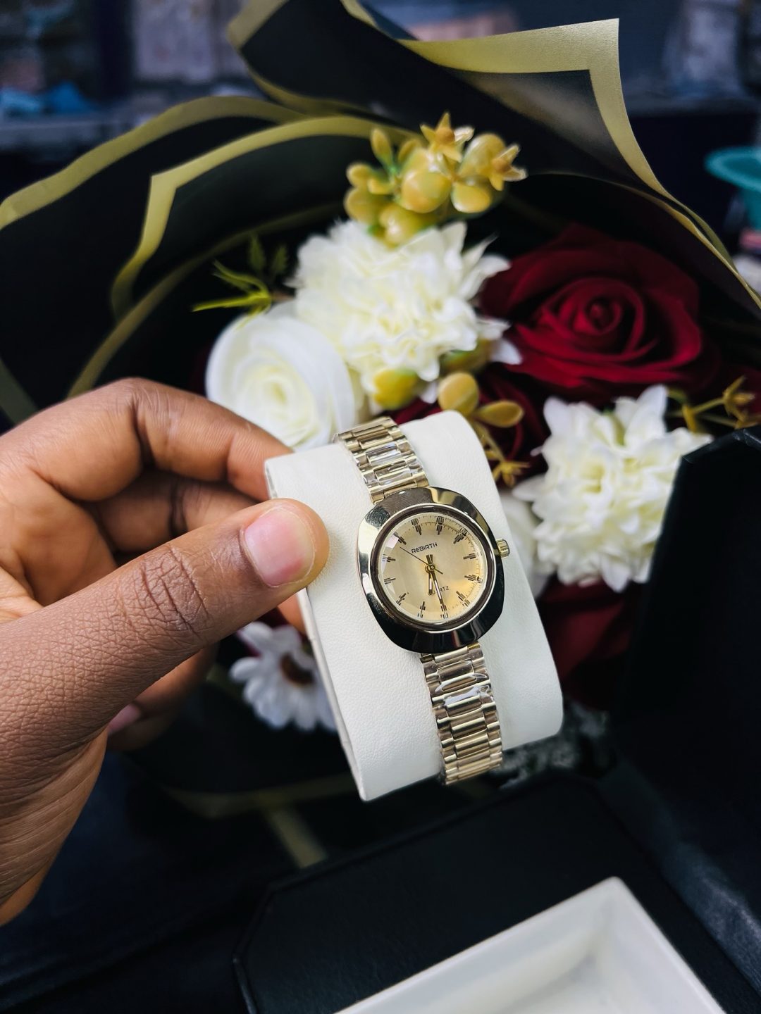 Rebirth gold oval face watch - Image 2