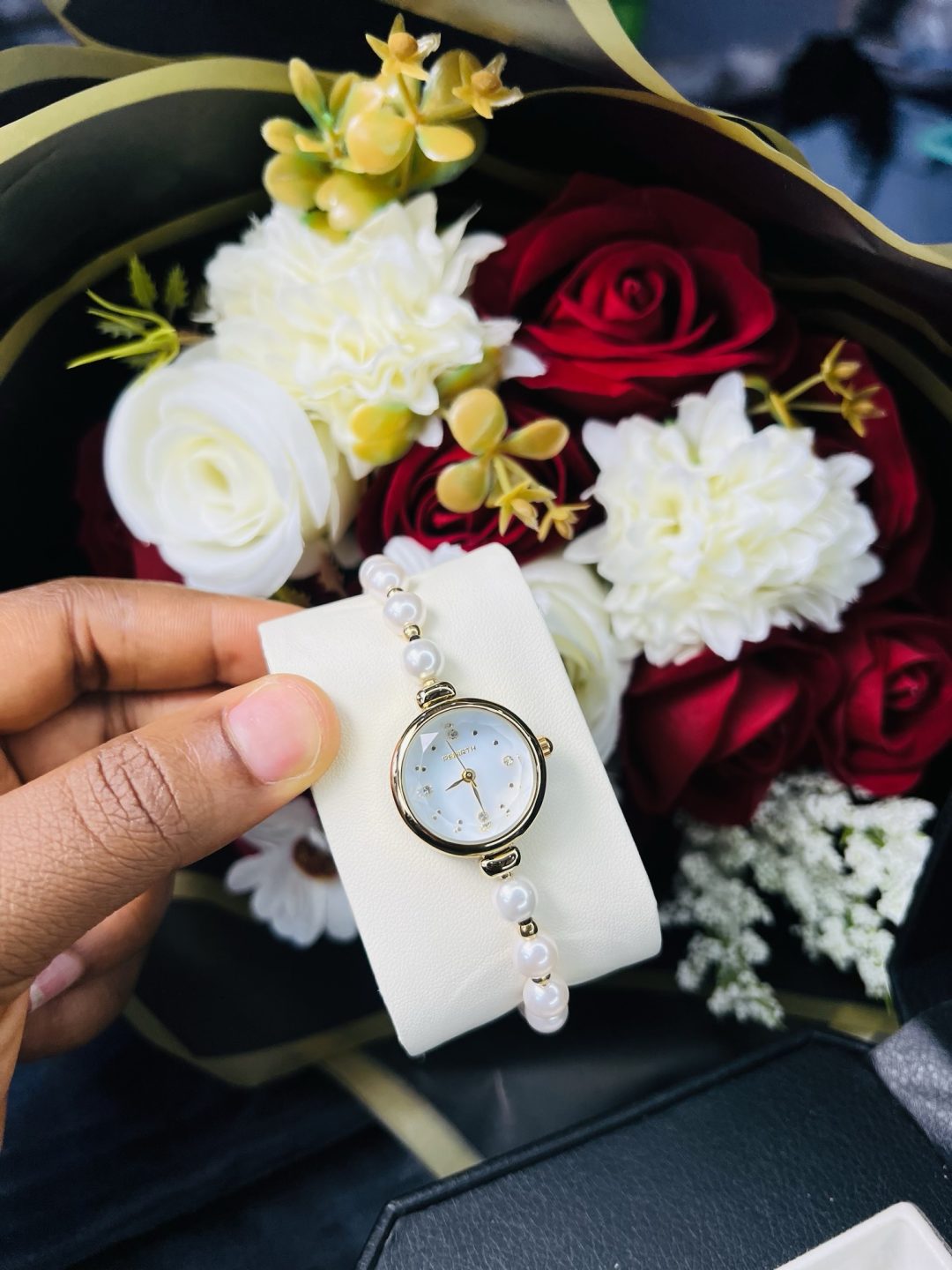 Rebirth pearls gold dropping watch