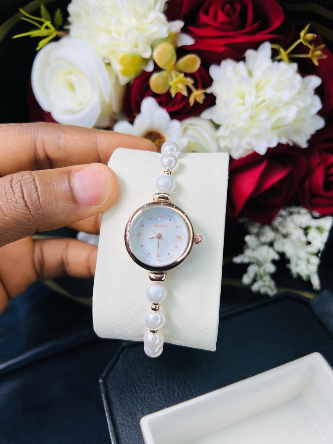 Rebirth pearls rose gold white face dropping watch - Image 3