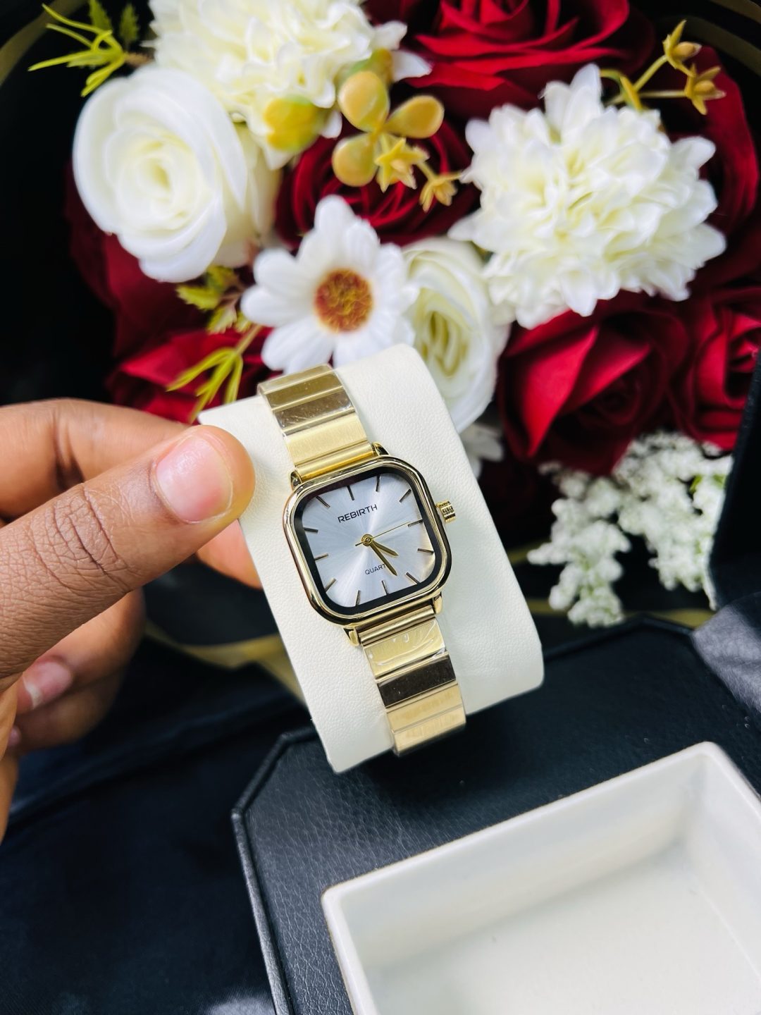 Rebirth gold square white face watch - Image 3