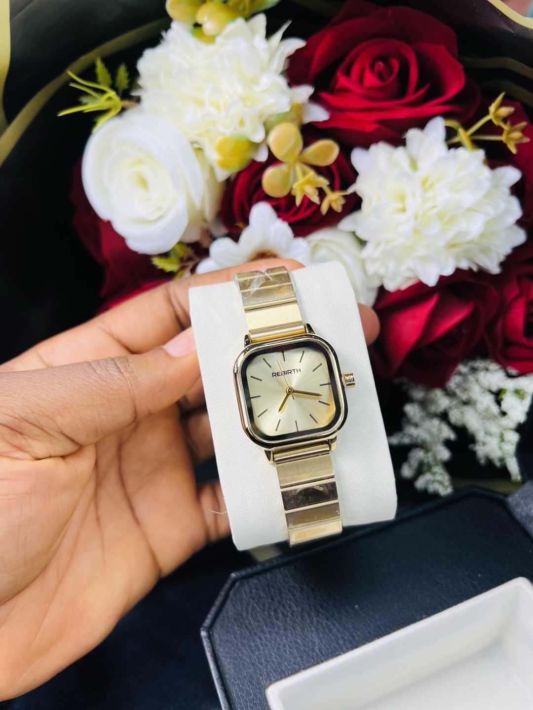 Rebirth gold square gold face watch - Image 2