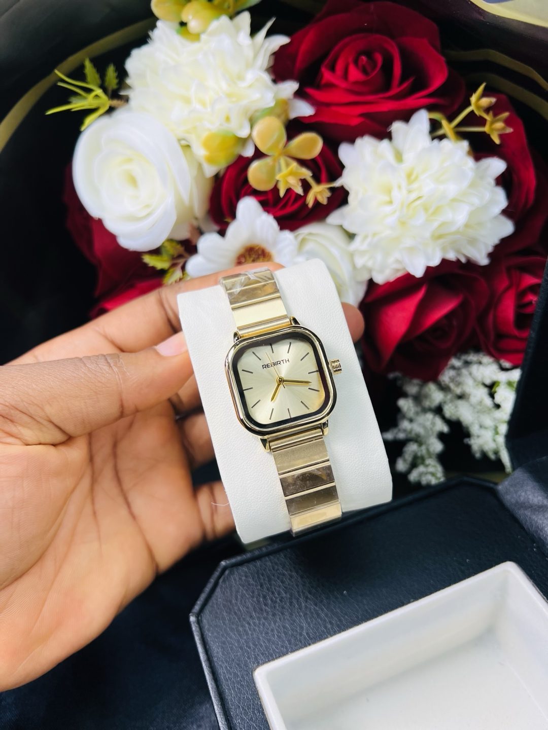 Rebirth gold square gold face watch - Image 3