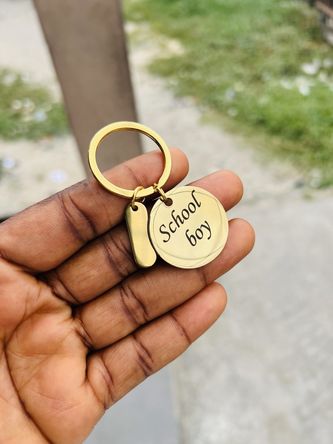 Engraved Gold circular key holder - Image 2