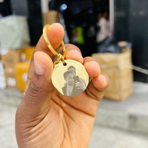 Engraved picture and text gold key holder