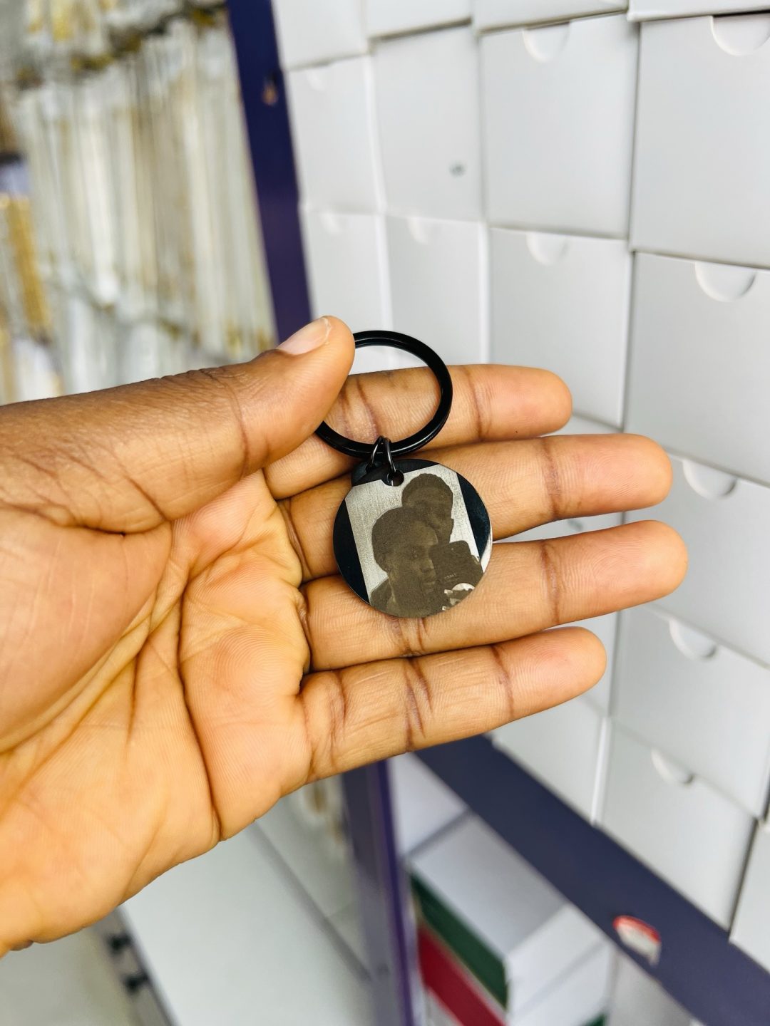 Engraved picture and text black key holder - Image 3