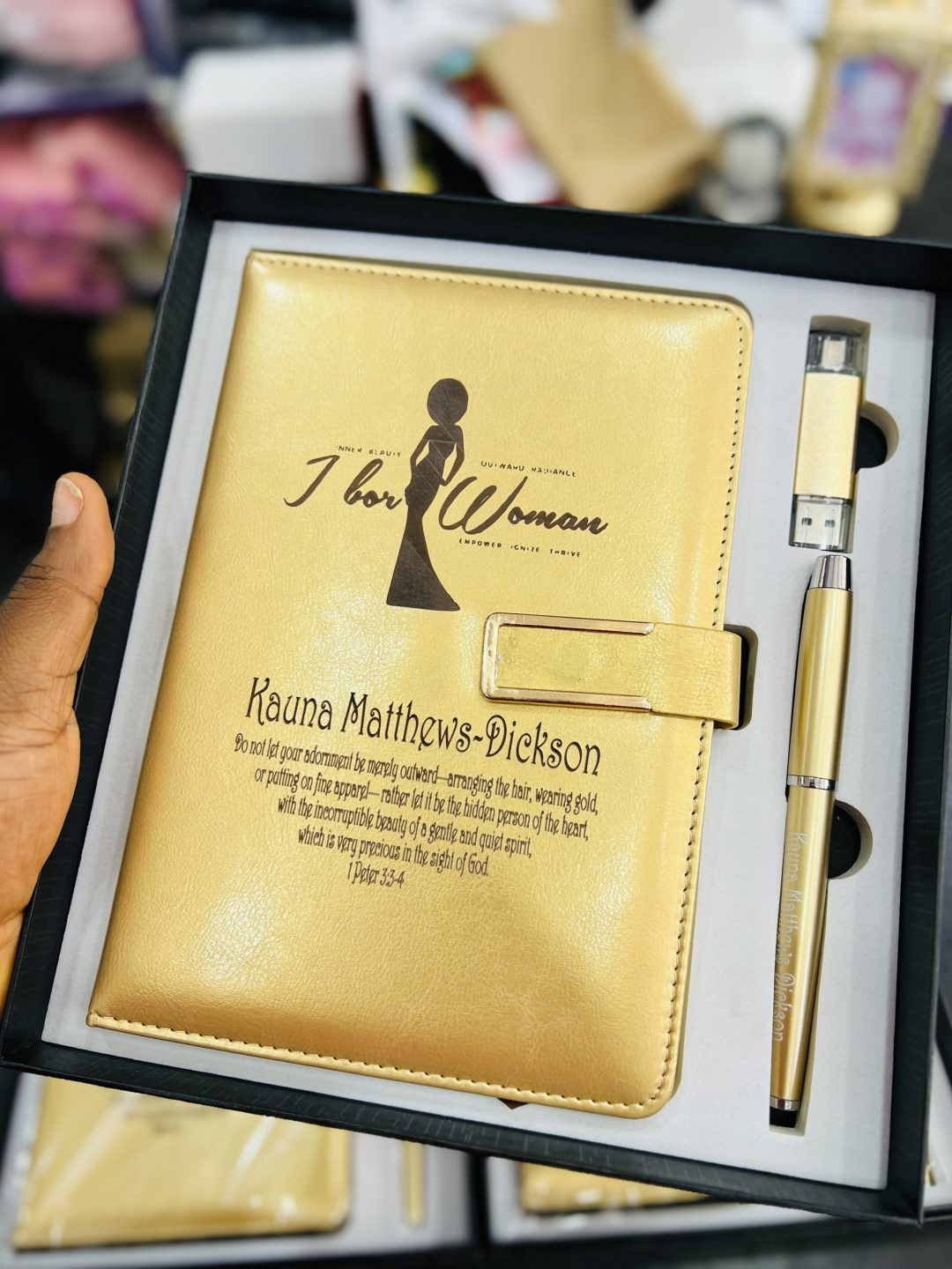 Engraved book,pen and flash set. - Image 3