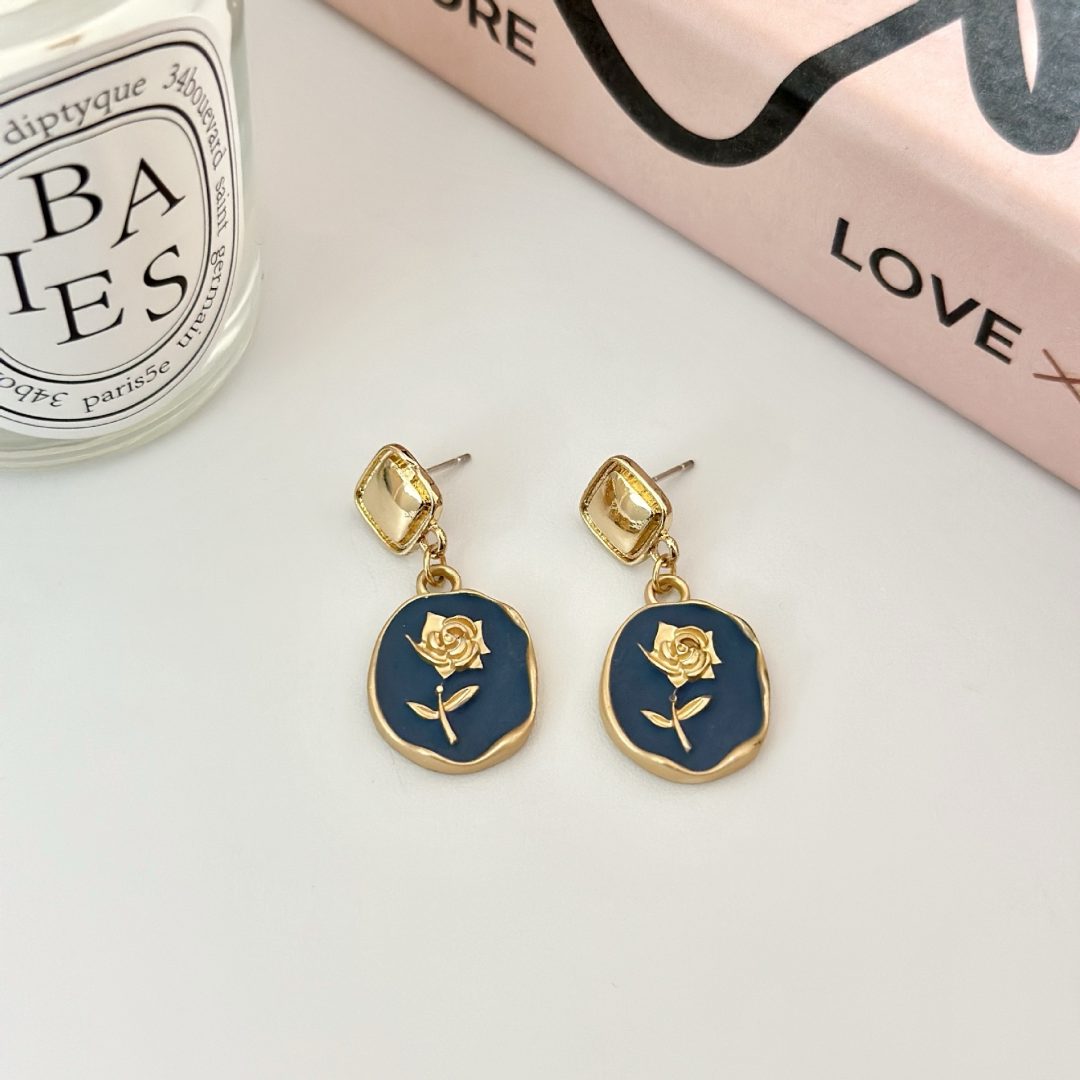 Korean statement earring 026 - Image 5