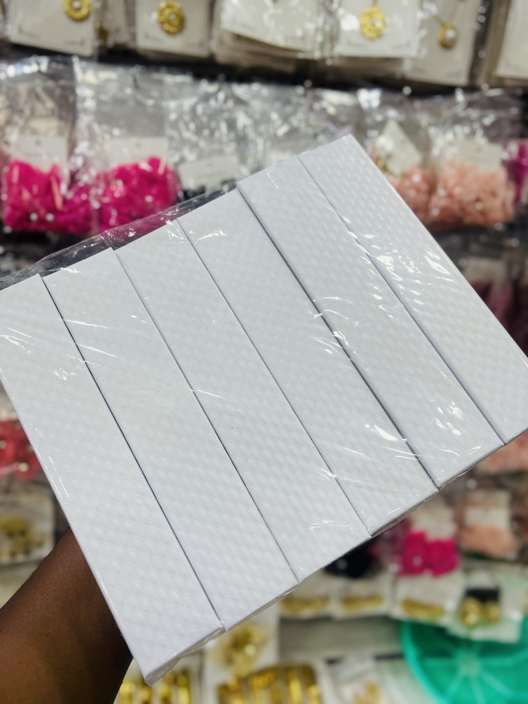 A dozen of White long bracelet box (12pcs) - Image 2