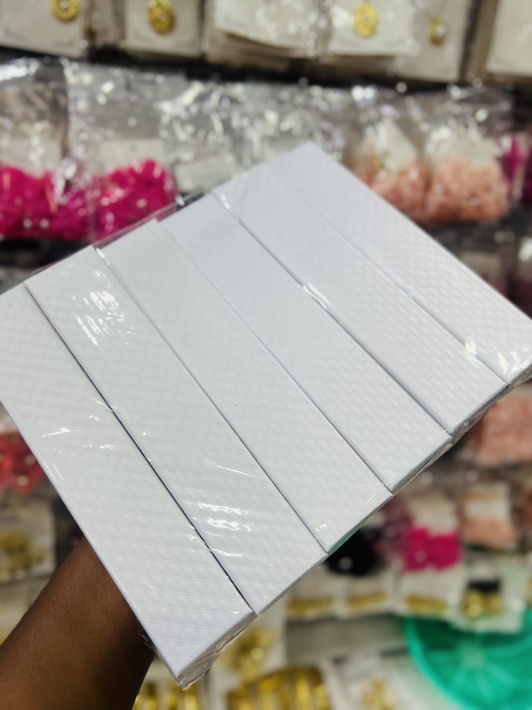 A dozen of White long bracelet box (12pcs) - Image 3