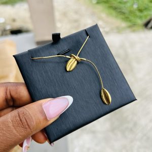 Drawstring cowries necklace