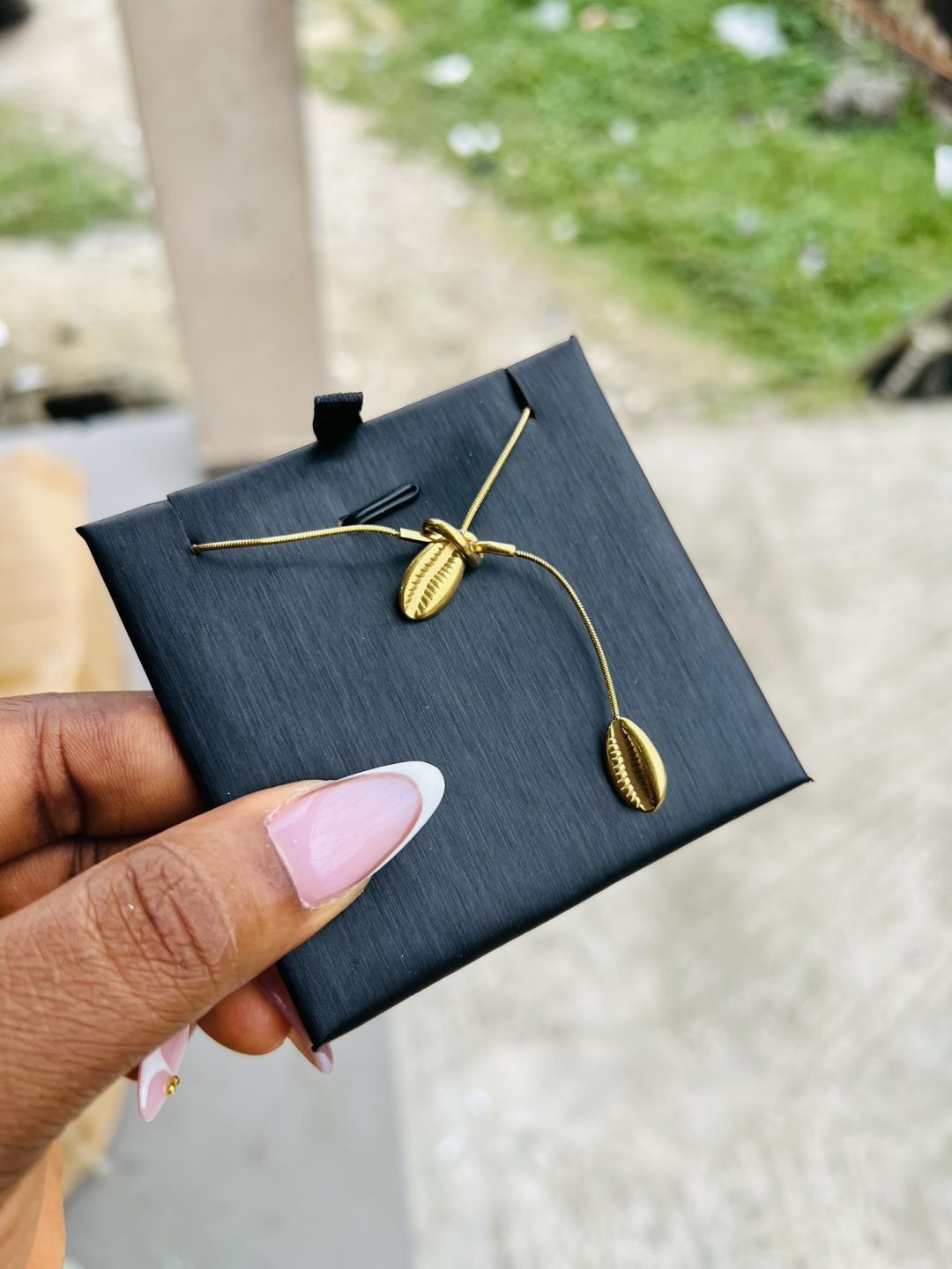 Drawstring cowries necklace - Image 3