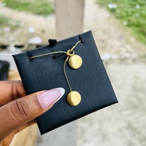 Drawstring circle necklace