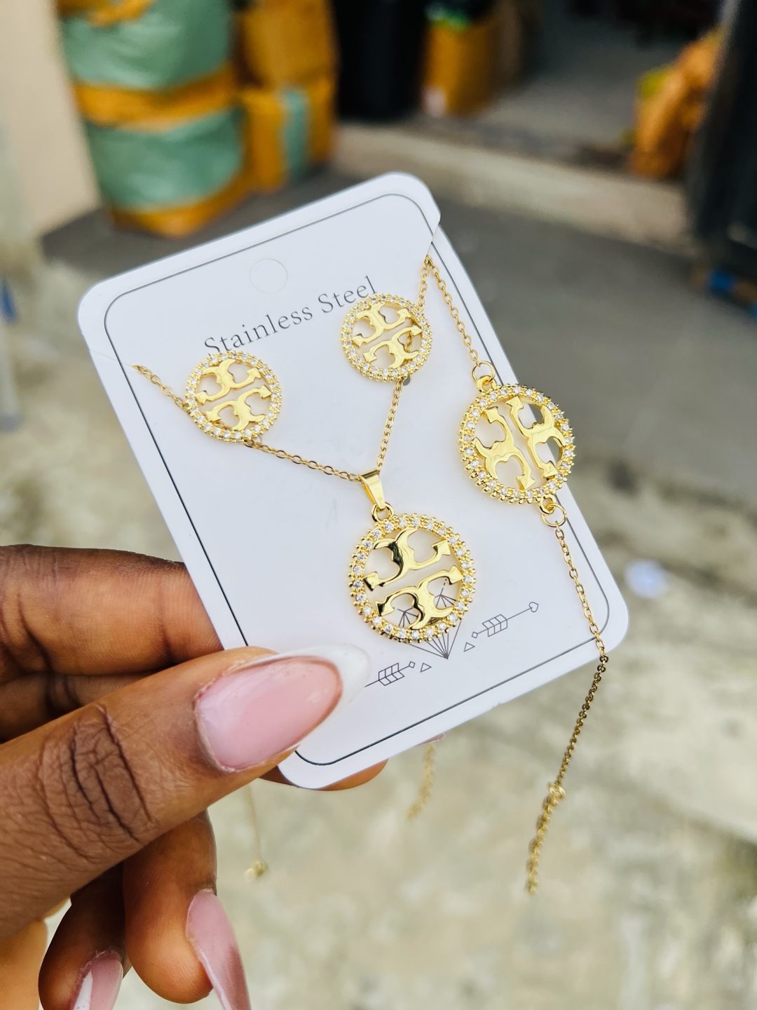Gold Tory Burch complete set