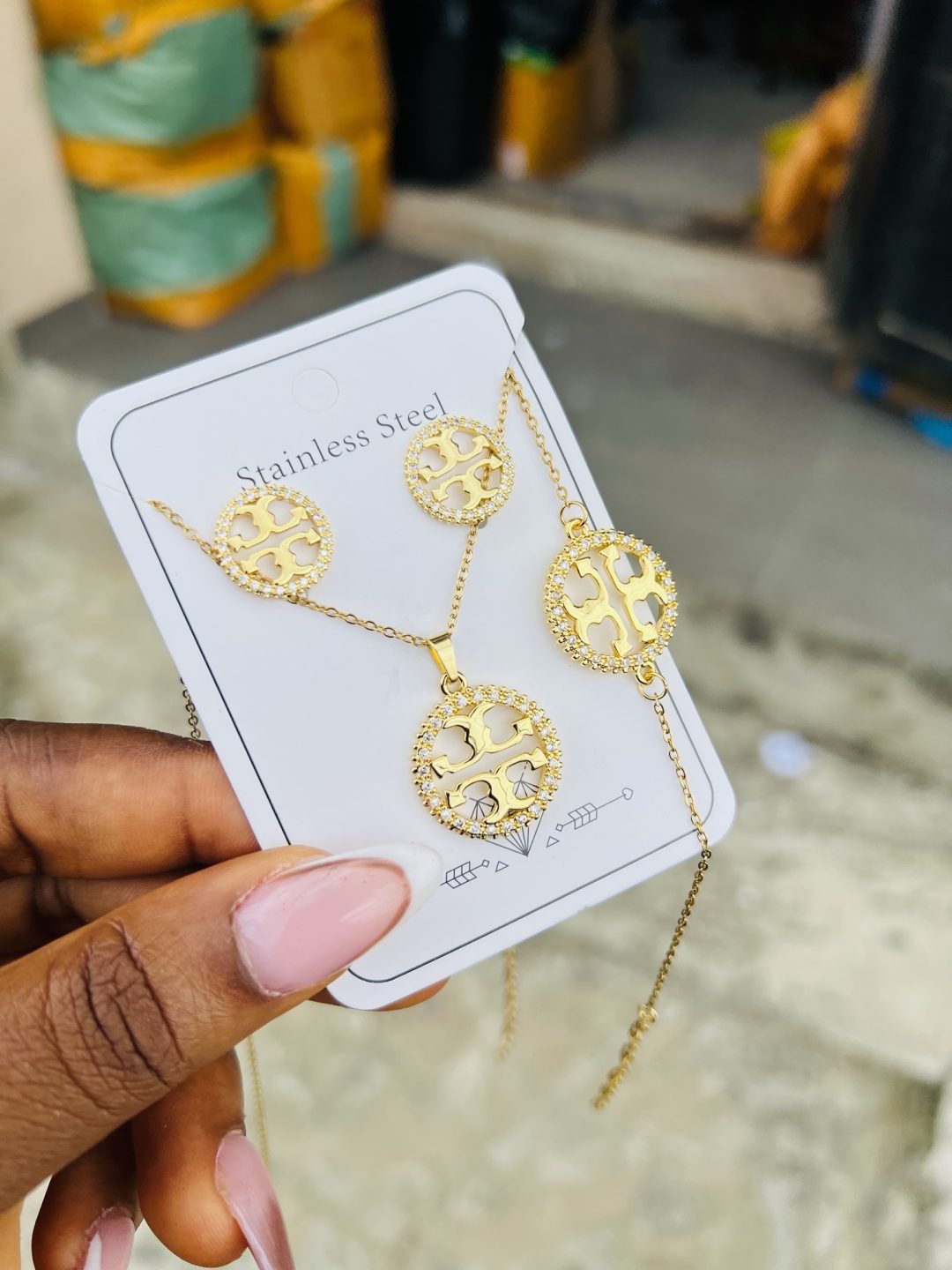 Gold Tory Burch complete set - Image 3