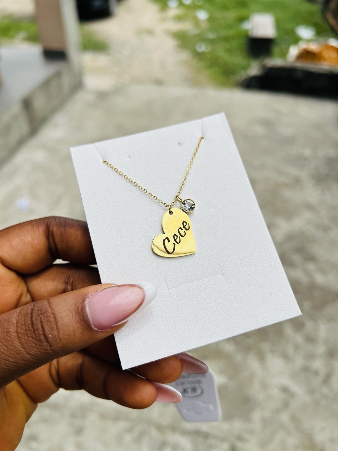Engraved female heart necklace with gemstone - Image 3