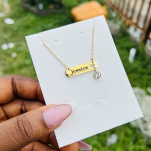 Engraved female flat necklace with gemstone