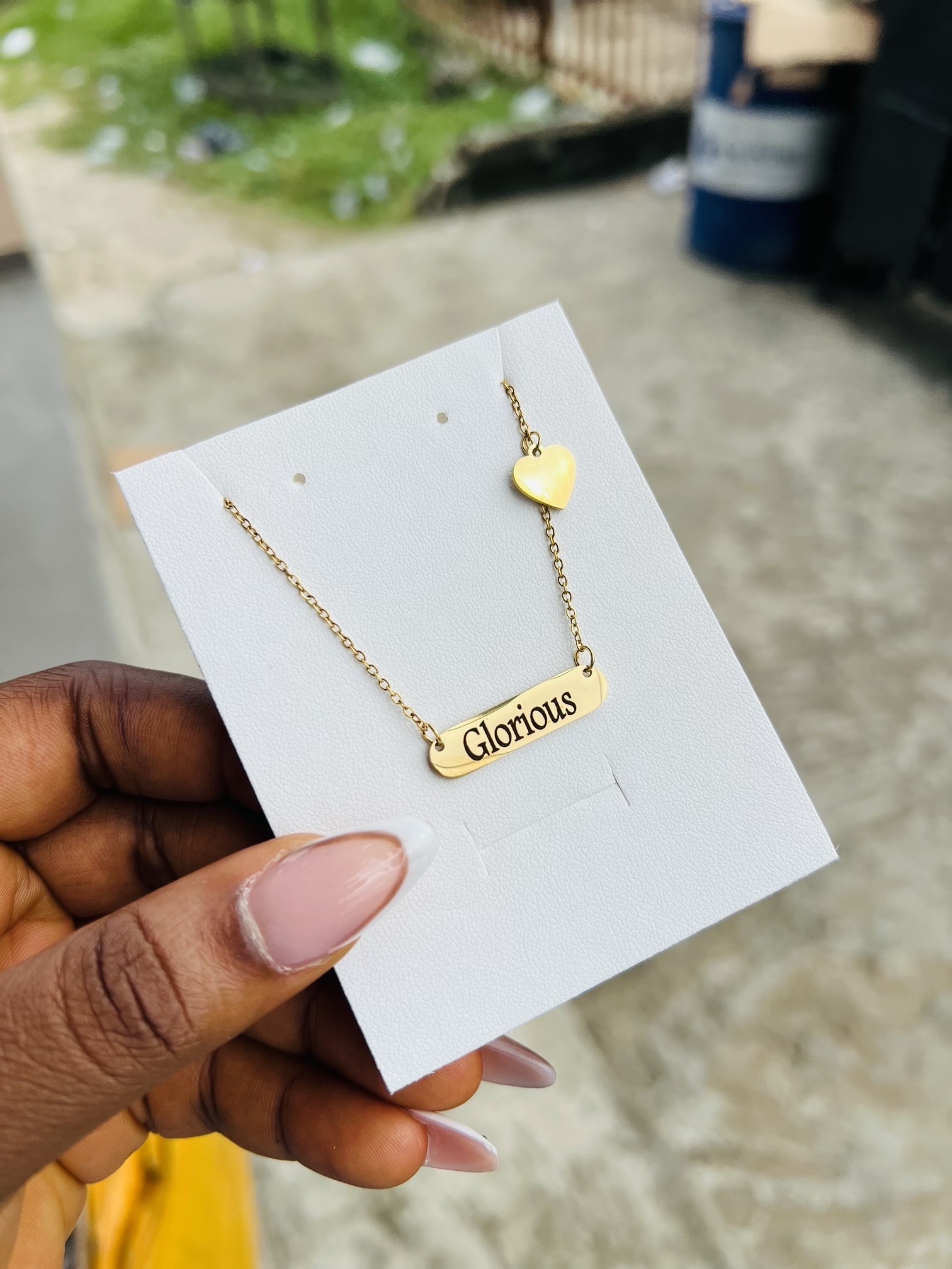 Engraved female love chest rest necklace - Image 3