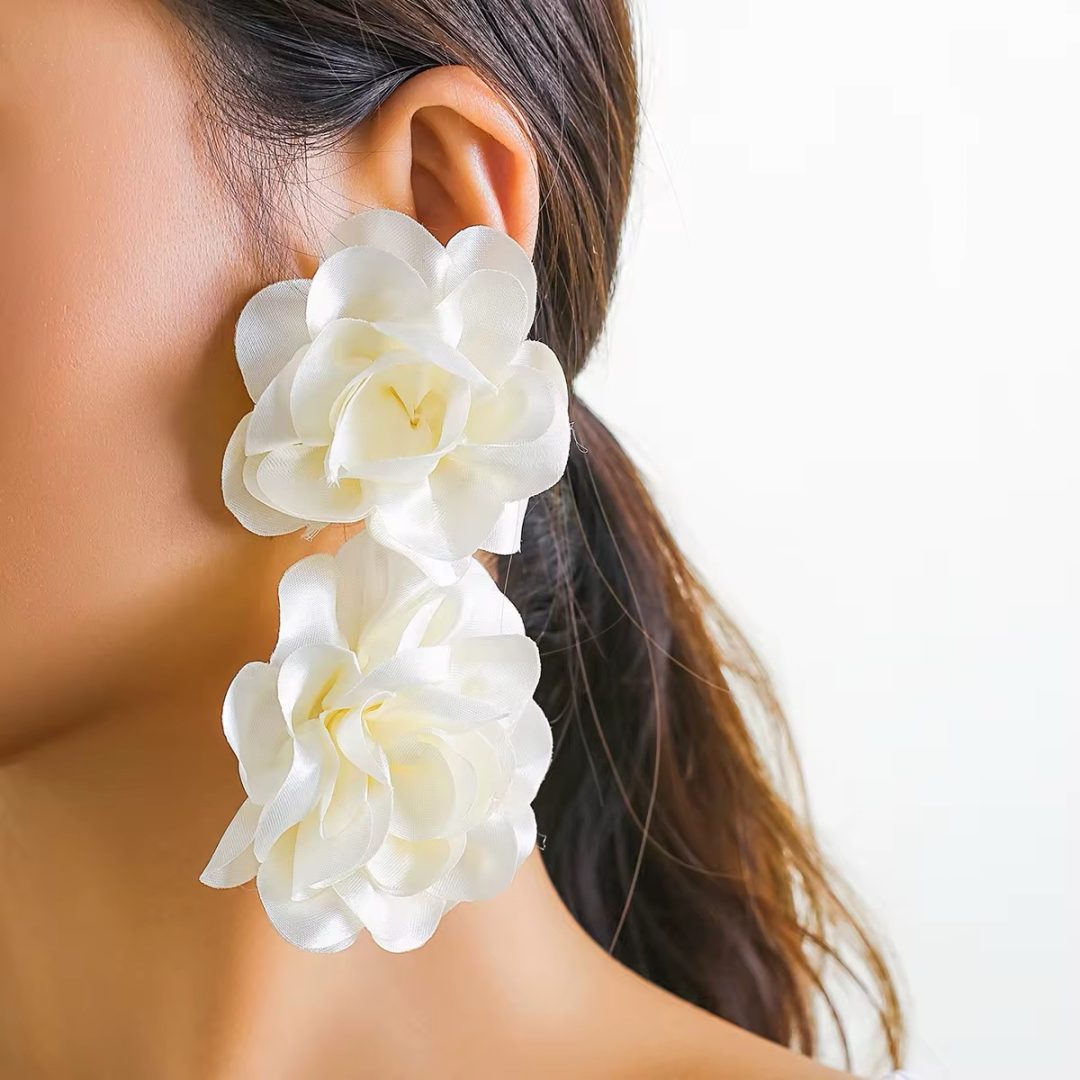 White double flowery earrings